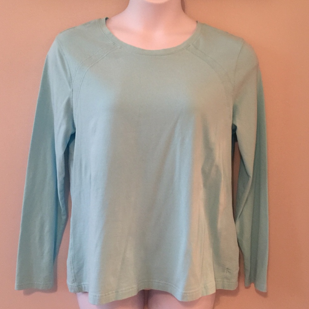 🐝🐝🐝 Danskin “Now” long sleeve tee, pretty aqua color